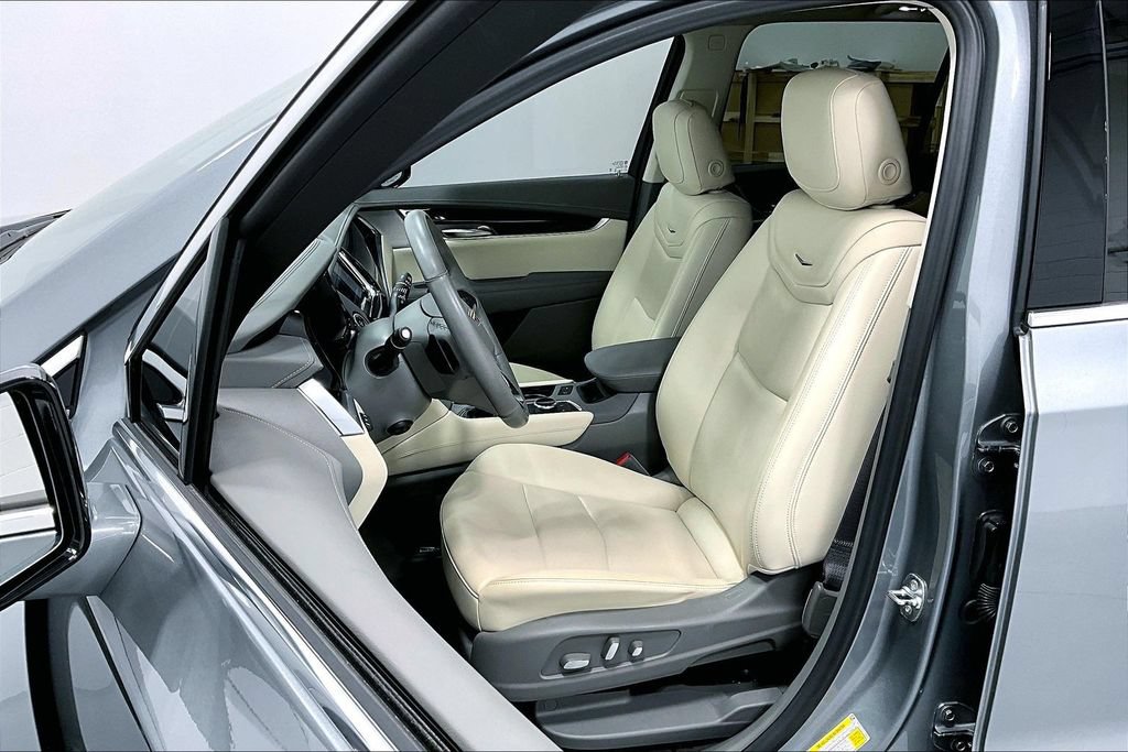 Used 2024 Cadillac XT6 Premium Luxury w/ Technology Package FWD image 31