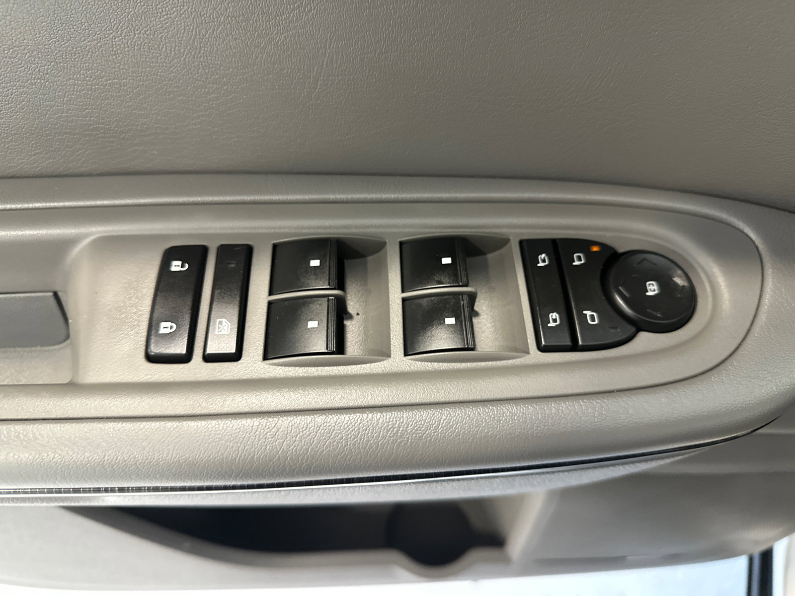 Used 2017 Chevrolet Traverse Premier FWD image 28