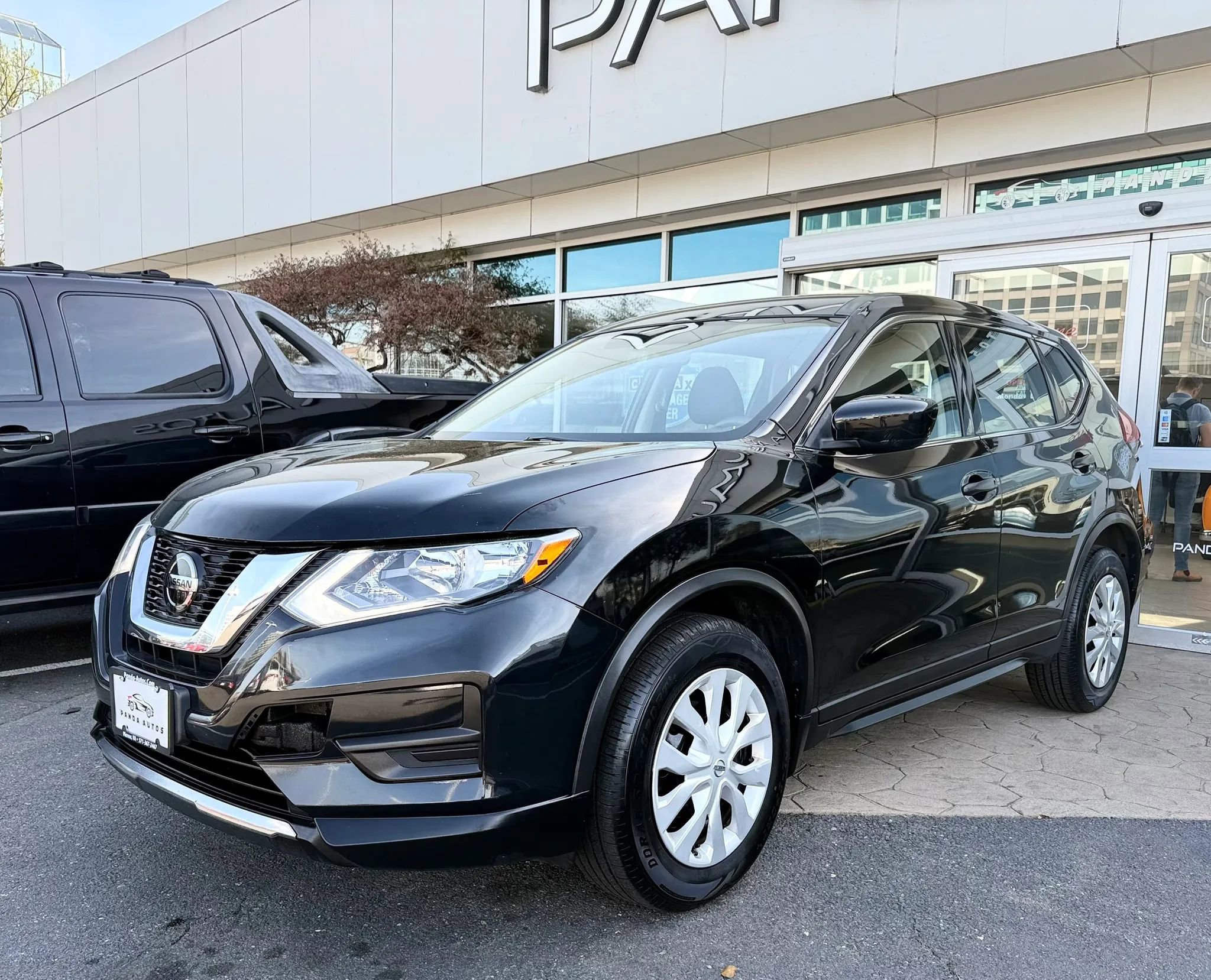 Used 2018 Nissan Rogue S image 3