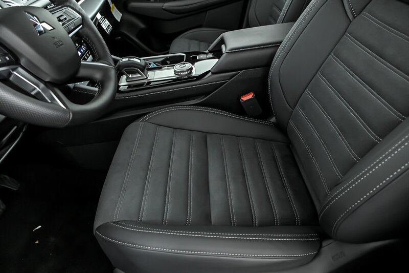 New 2026 Mitsubishi Outlander LE FWD image 39