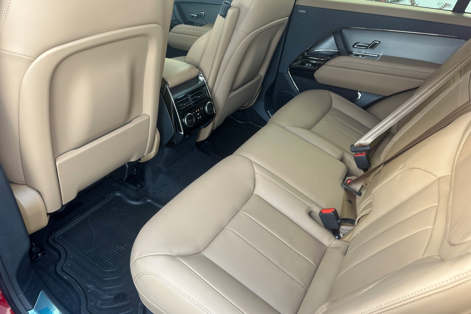 New 2025 Land Rover Range Rover Sport SE image 11