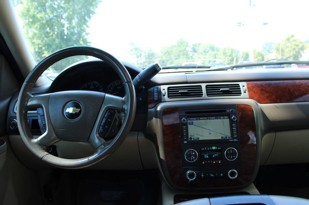 Used 2011 Chevrolet Suburban LTZ RWD image 12