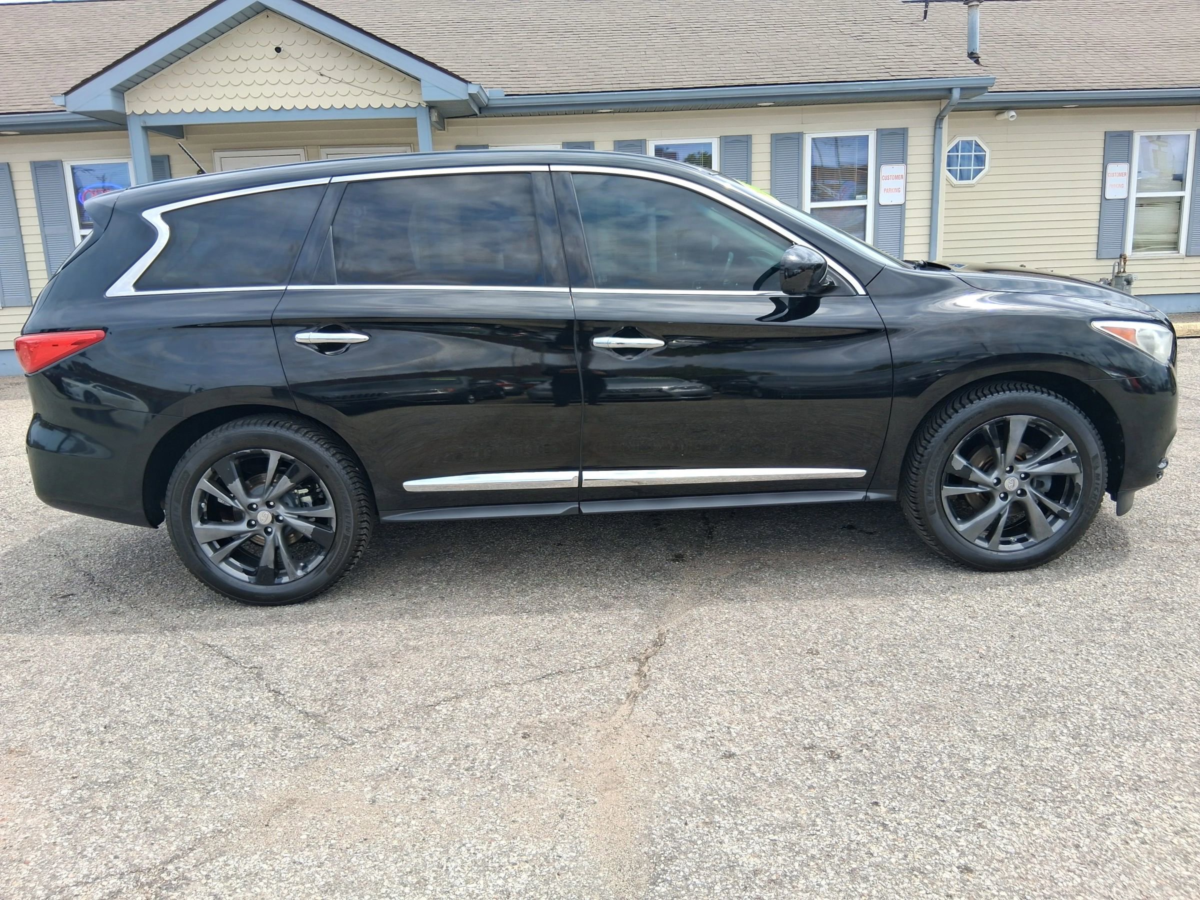 Used 2013 INFINITI JX35 AWD w/ Premium Pkg image 10