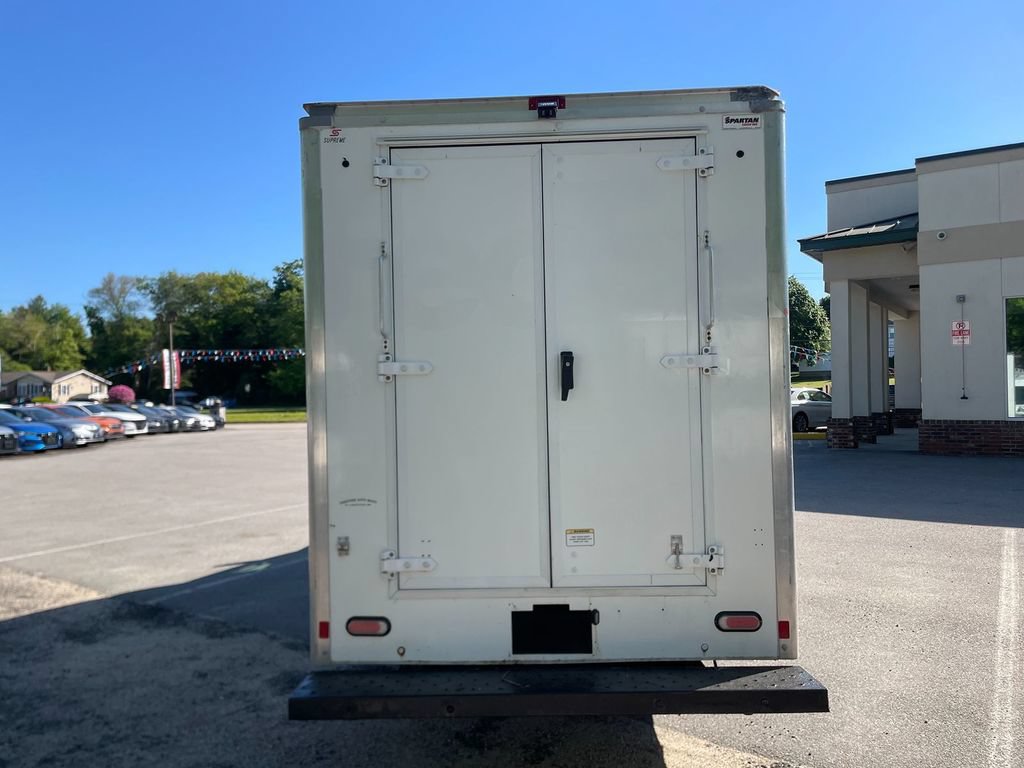 Used 2019 GMC Savana 3500 w/ Power Convenience Package RWD image 6