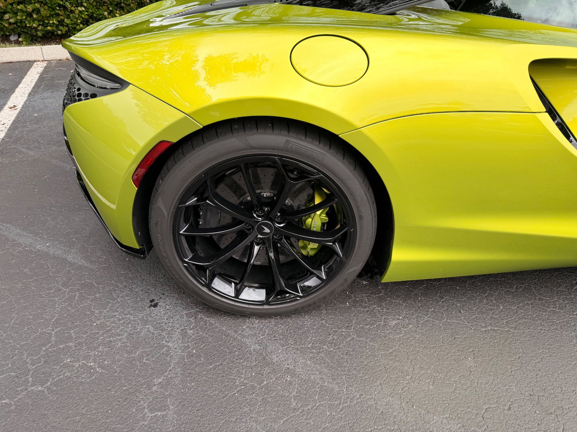 Used 2023 McLaren Artura image 12