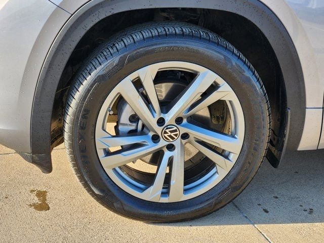 Used 2024 Volkswagen Atlas Cross Sport SEL R-Line image 18