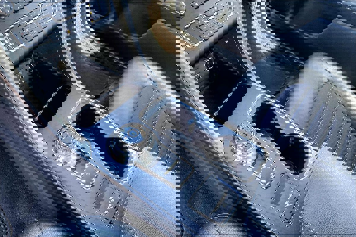 Used 2017 Ford Fusion SE w/ Equipment Group 201A image 15