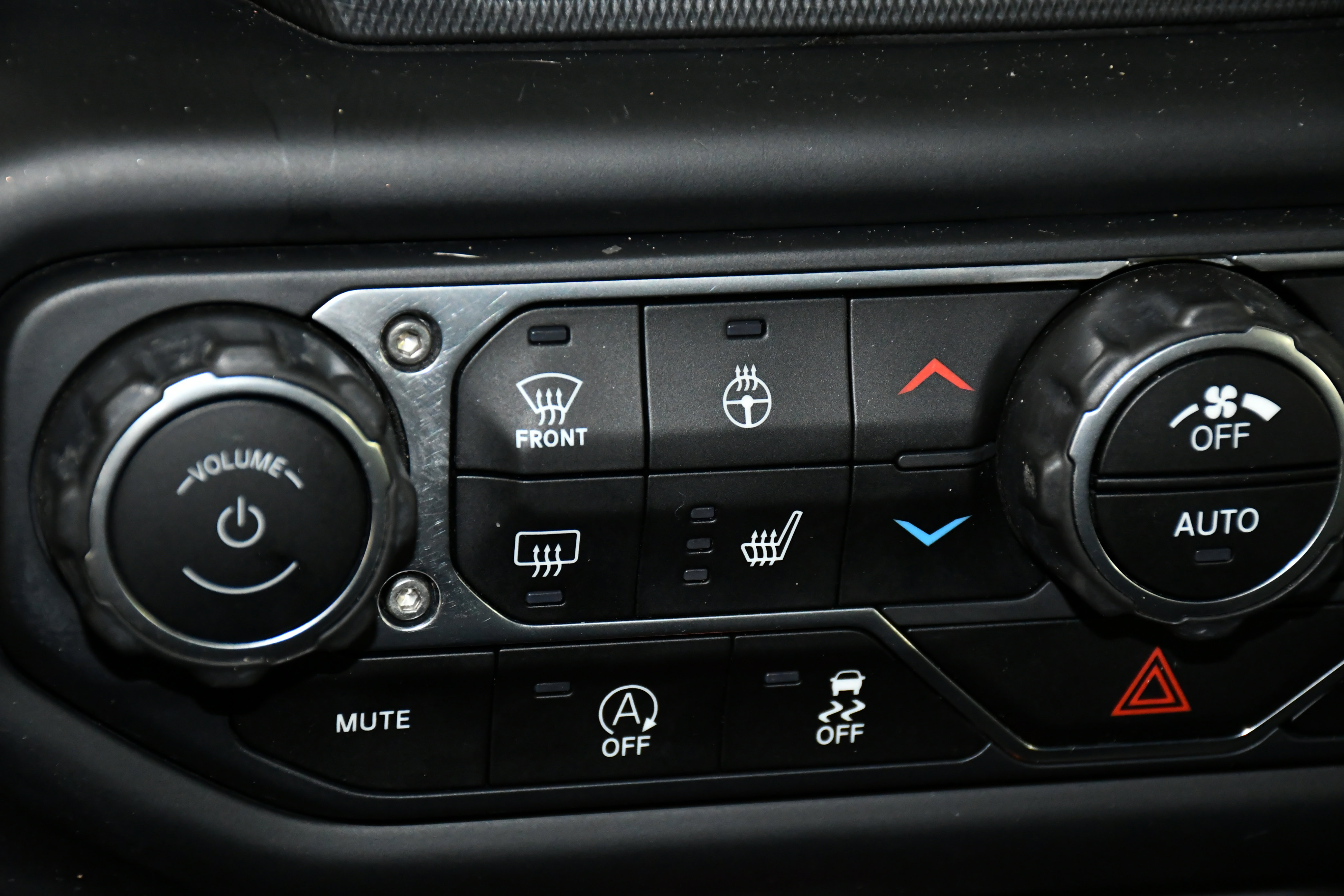 Used 2019 Jeep Wrangler Unlimited Sahara image 33
