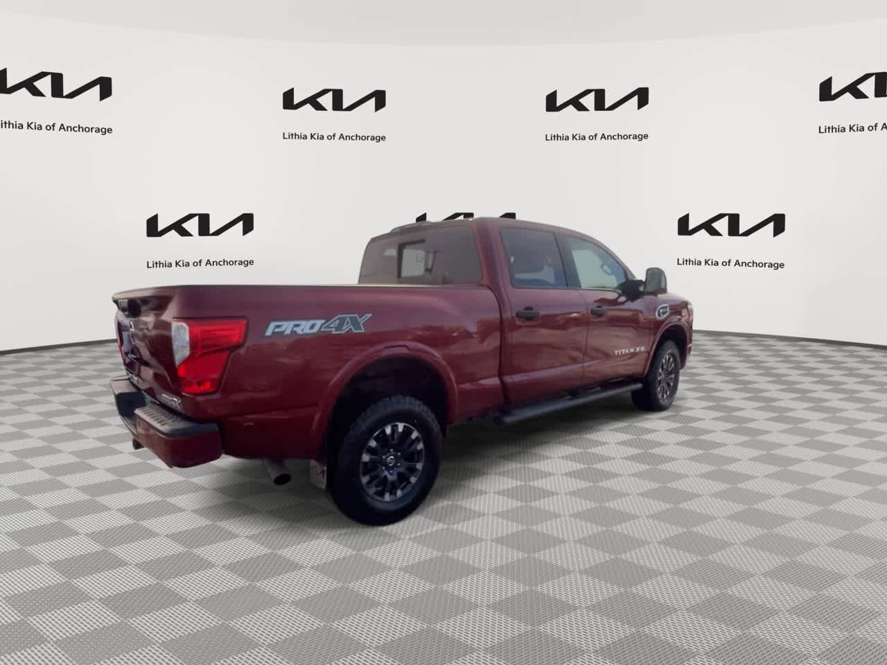 Used 2017 Nissan Titan PRO-4X w/ Pro-4x Convenience Package AWD/4WD image 9