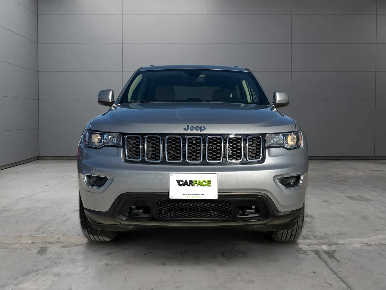 Used 2019 Jeep Grand Cherokee Laredo AWD/4WD image 2