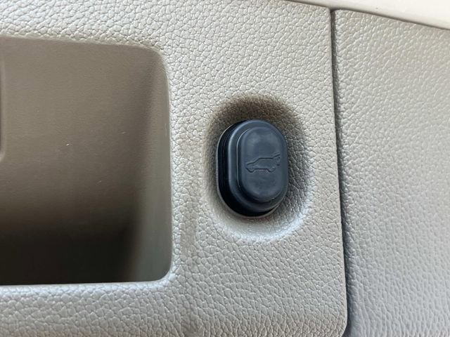 Used 2018 Chevrolet Tahoe Premier AWD/4WD image 13
