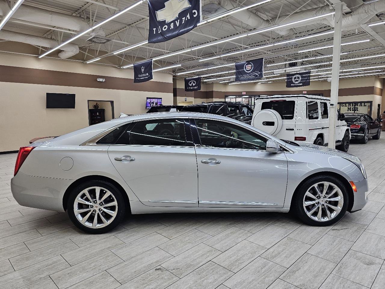 Used 2013 Cadillac XTS Luxury FWD image 5