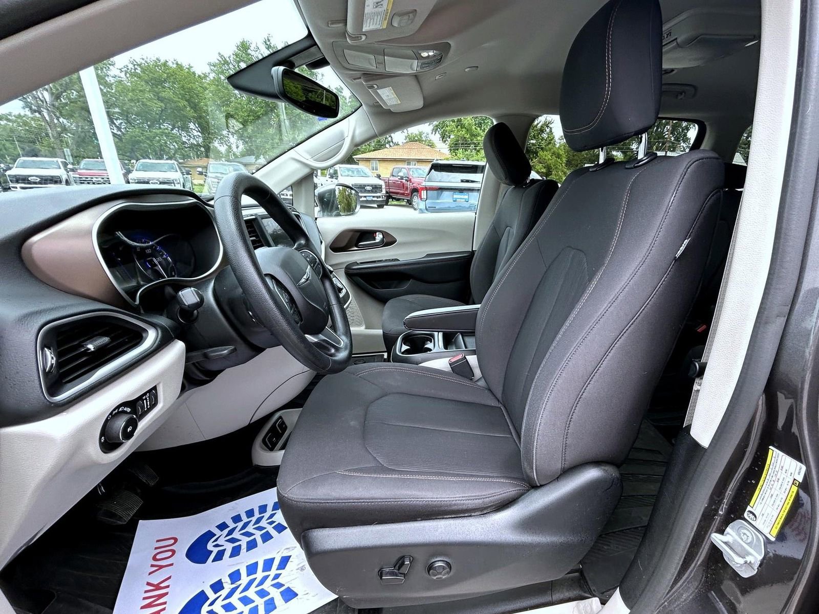 Used 2019 Chrysler Pacifica Touring Plus w/ Tire & Wheel Group FWD image 10