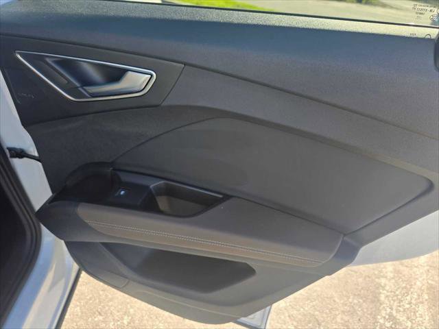 Used 2024 Audi Q4 e-tron Prestige image 14