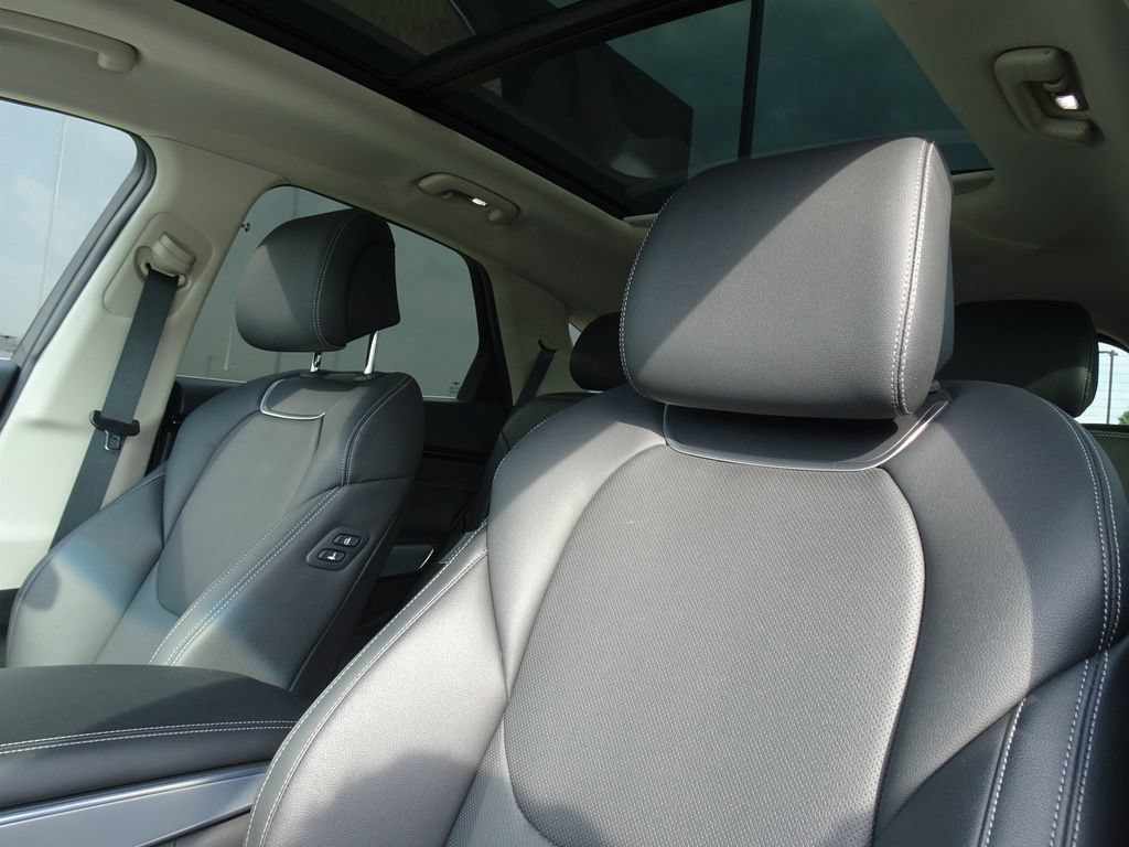 Used 2022 Genesis GV70 2.5T w/ Select Package AWD/4WD image 12