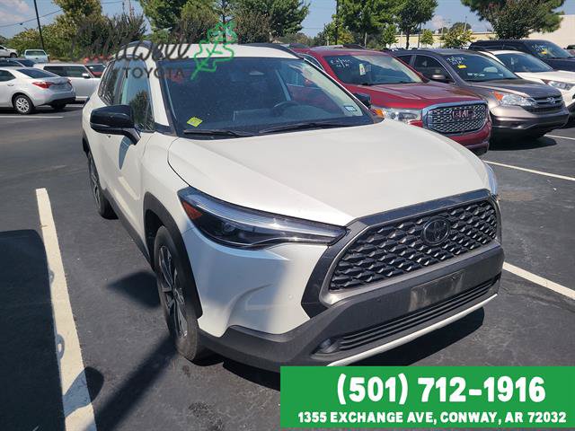 Used 2025 Toyota Corolla Cross XLE FWD image 4