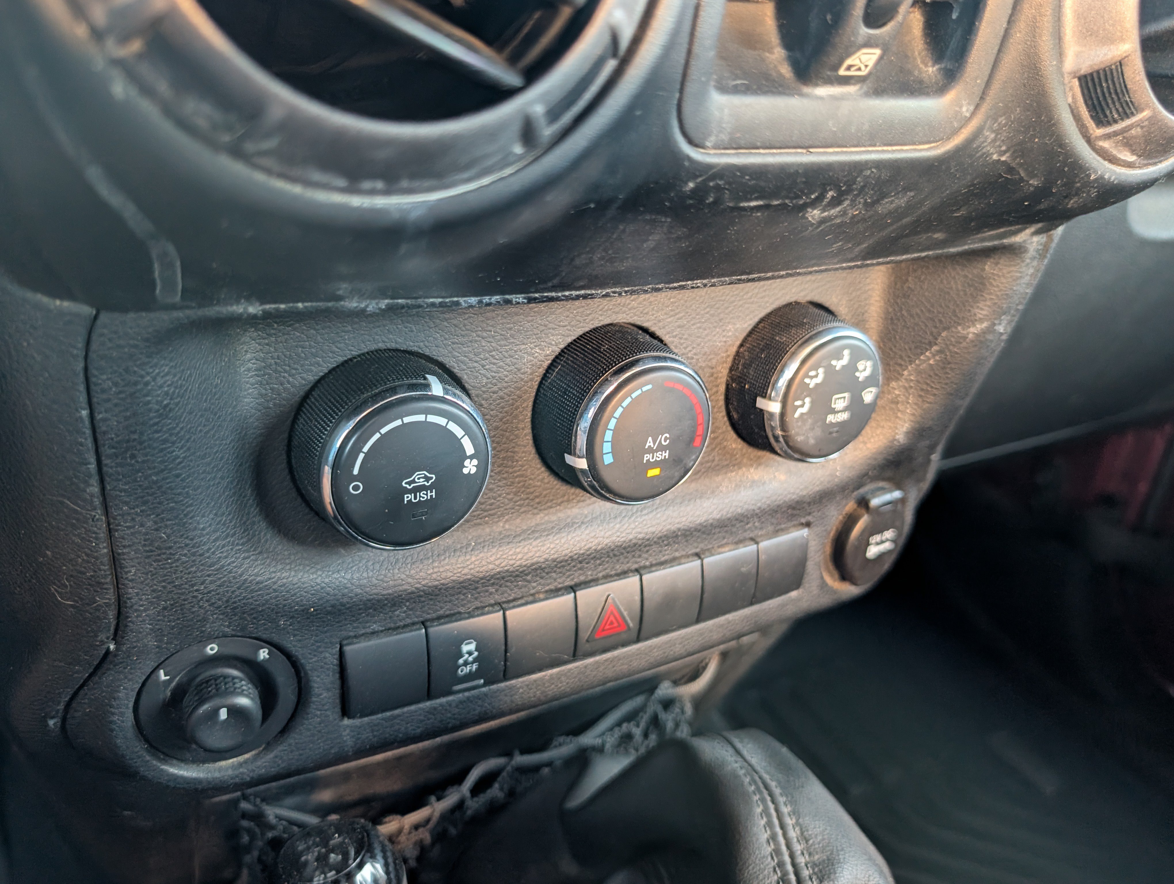 Used 2012 Jeep Wrangler Unlimited Sport AWD/4WD image 19