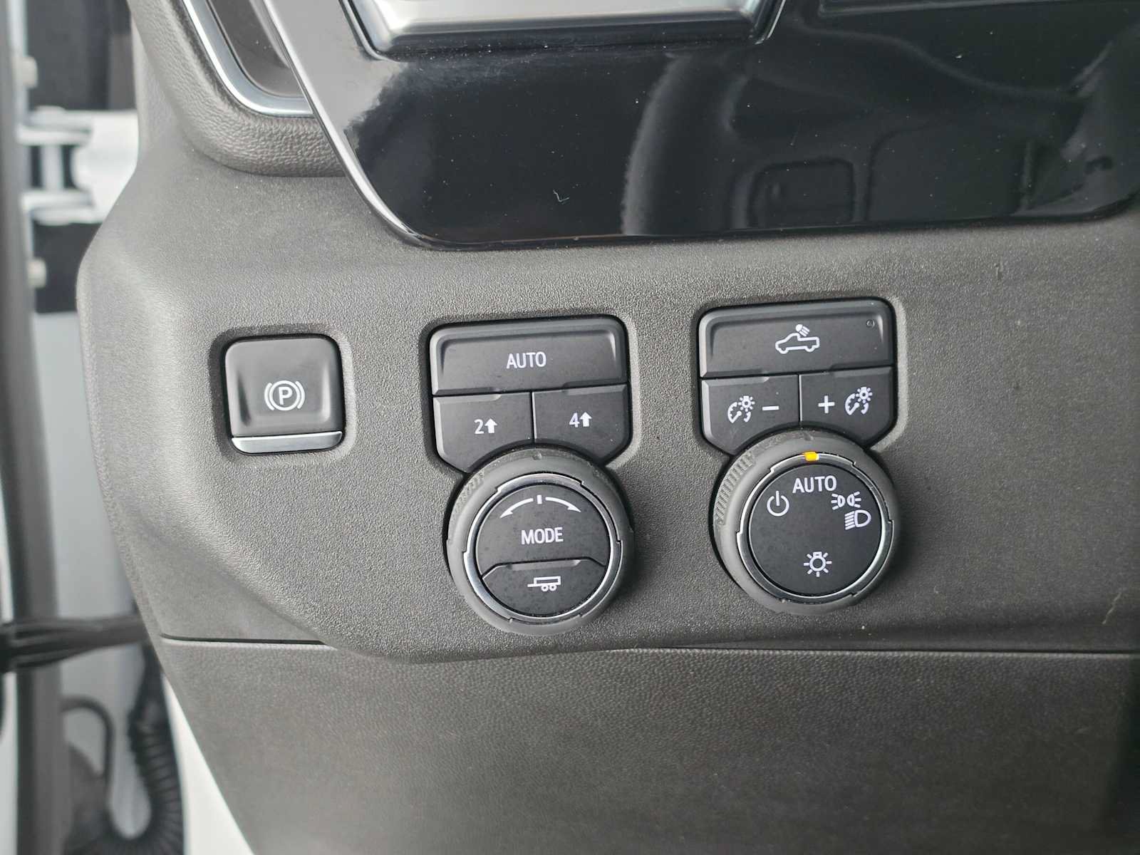 Used 2024 Chevrolet Silverado 1500 LT AWD/4WD image 30