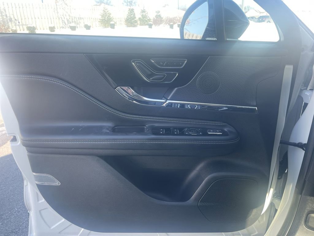 Used 2023 Lincoln Corsair AWD image 24