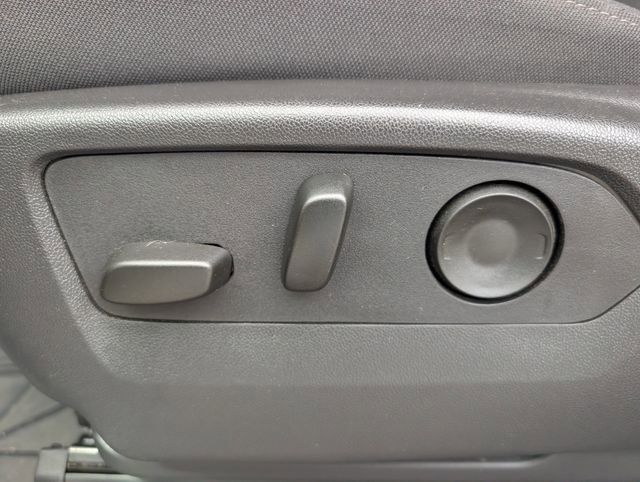 Used 2025 Chevrolet Silverado 1500 Custom image 15