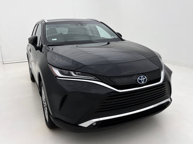 Used 2024 Toyota Venza XLE AWD/4WD image 3