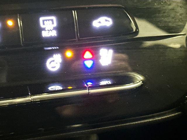 Used 2022 Chevrolet Bolt EUV LT w/ Convenience Package image 19