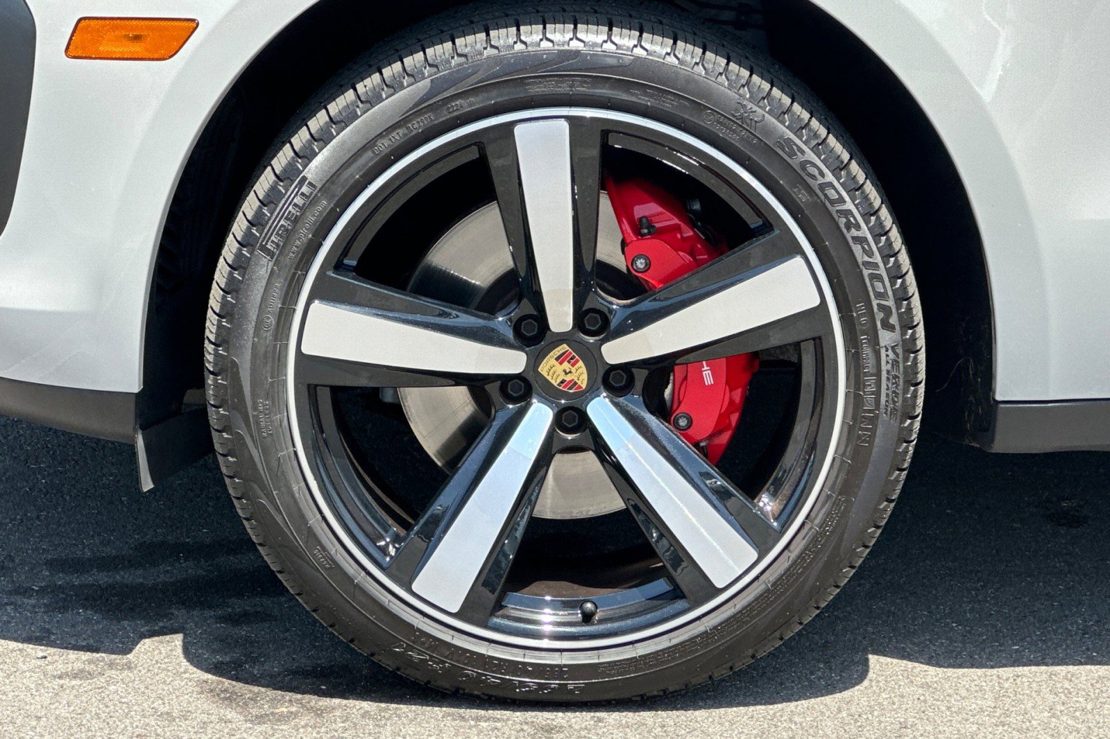 Certified 2024 Porsche Macan S AWD/4WD image 27