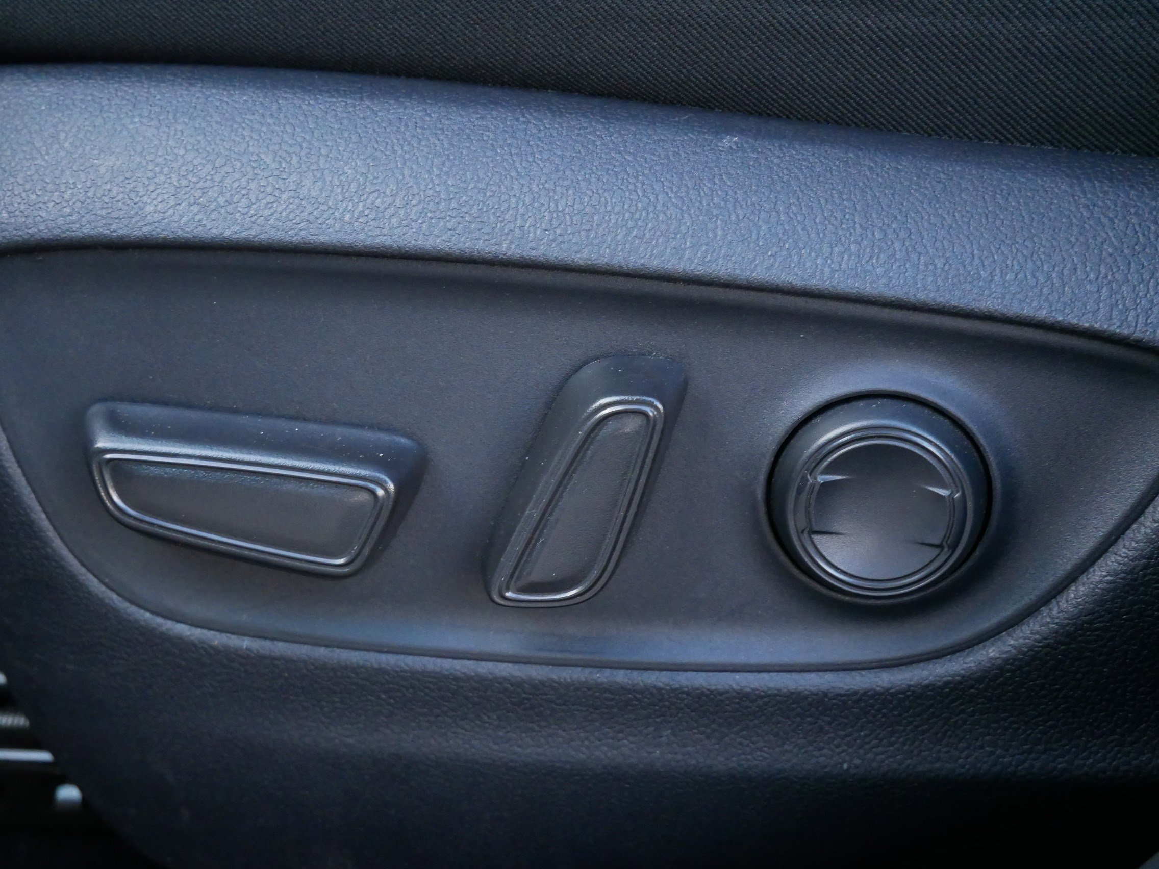 Used 2025 Toyota RAV4 XLE image 19