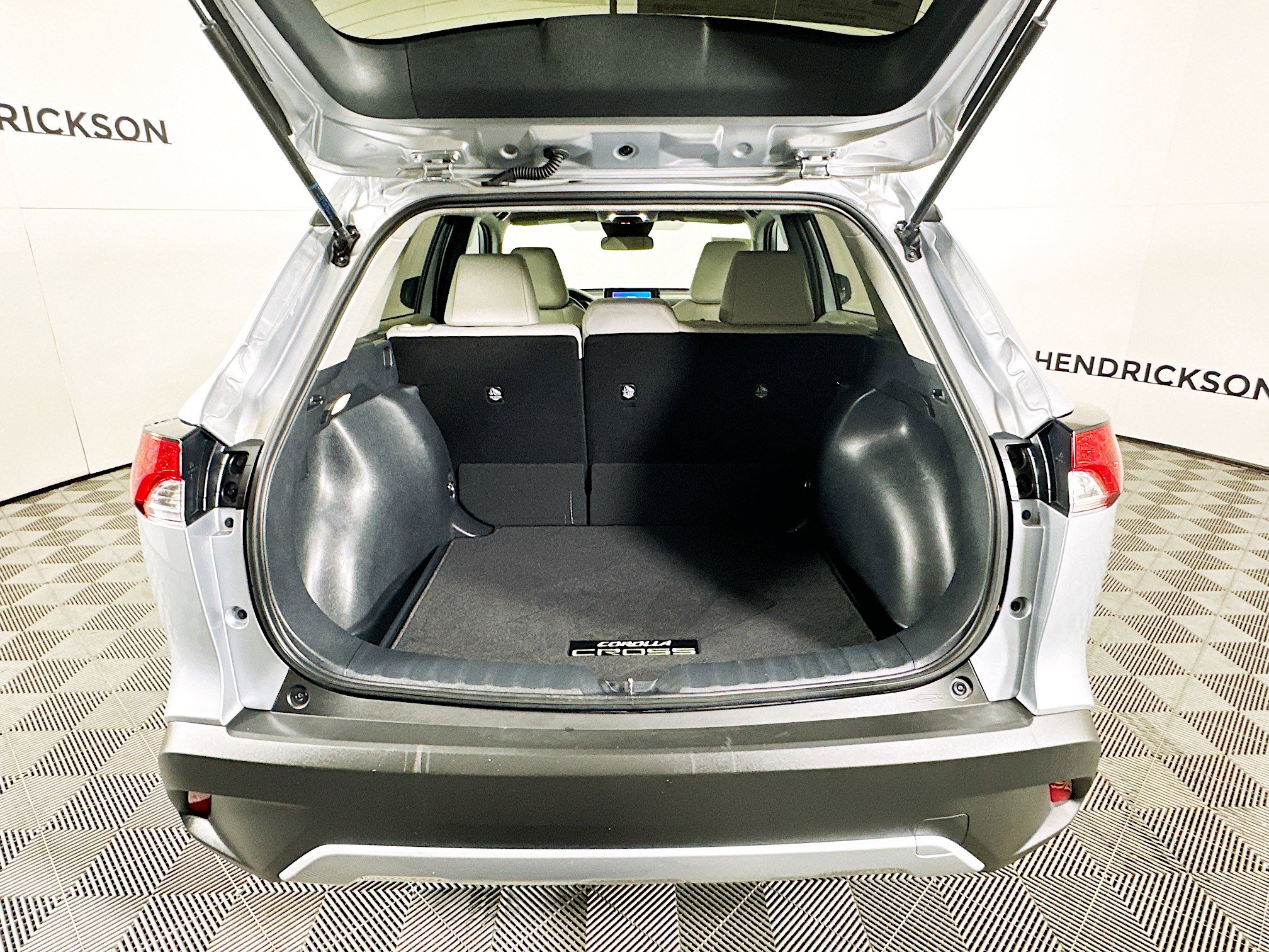 Used 2024 Toyota Corolla Cross L image 30