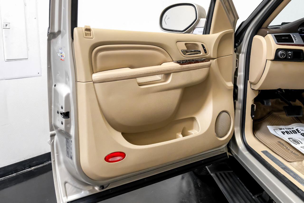 Used 2014 Cadillac Escalade Premium image 33