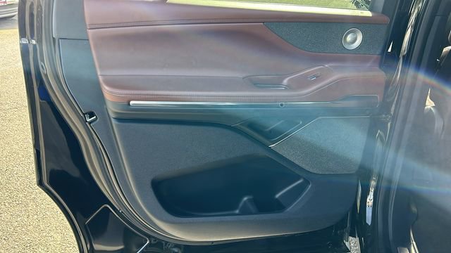 Used 2025 Lincoln Navigator L Reserve image 15