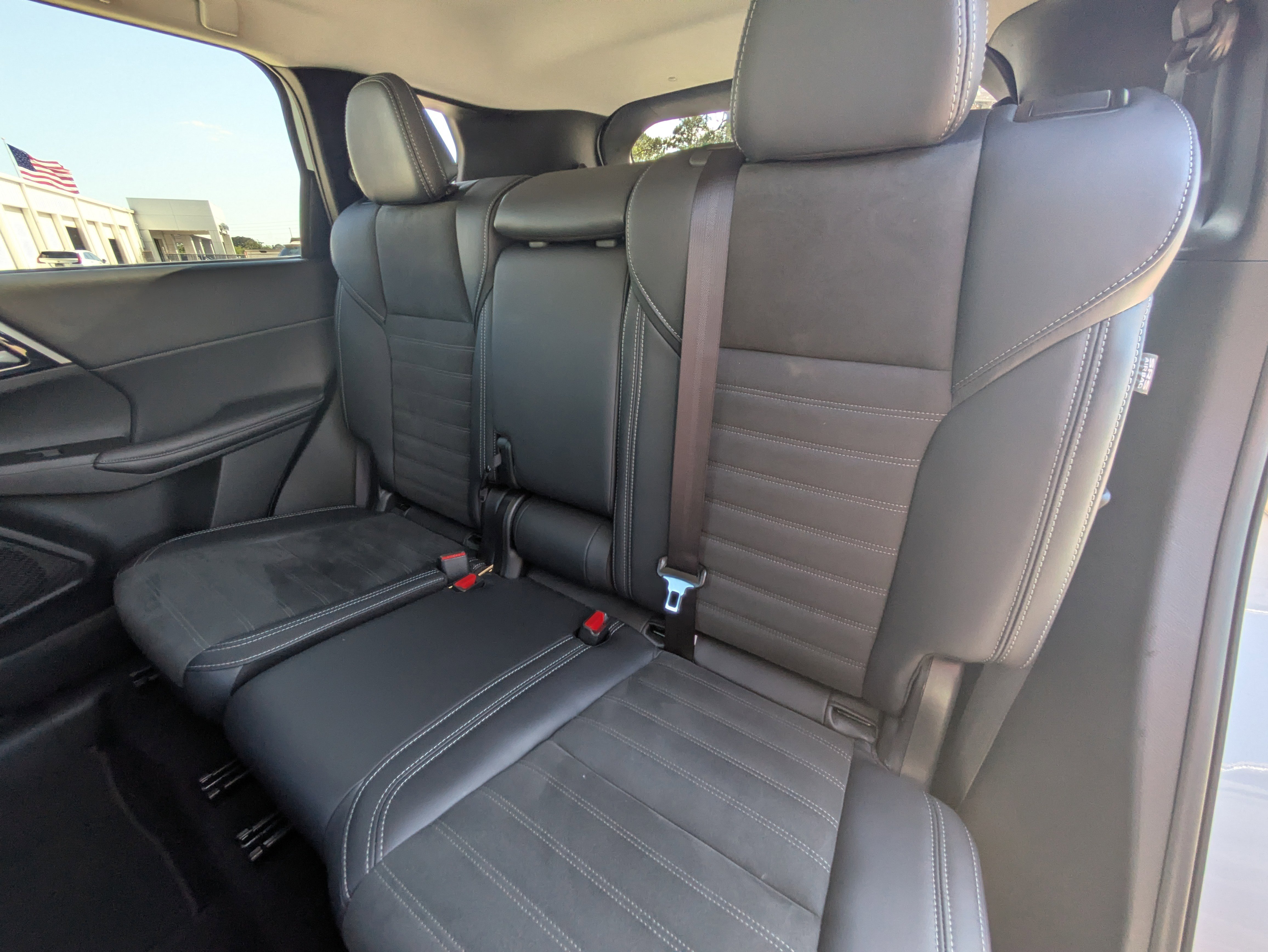 Used 2025 Mitsubishi Outlander SE image 9