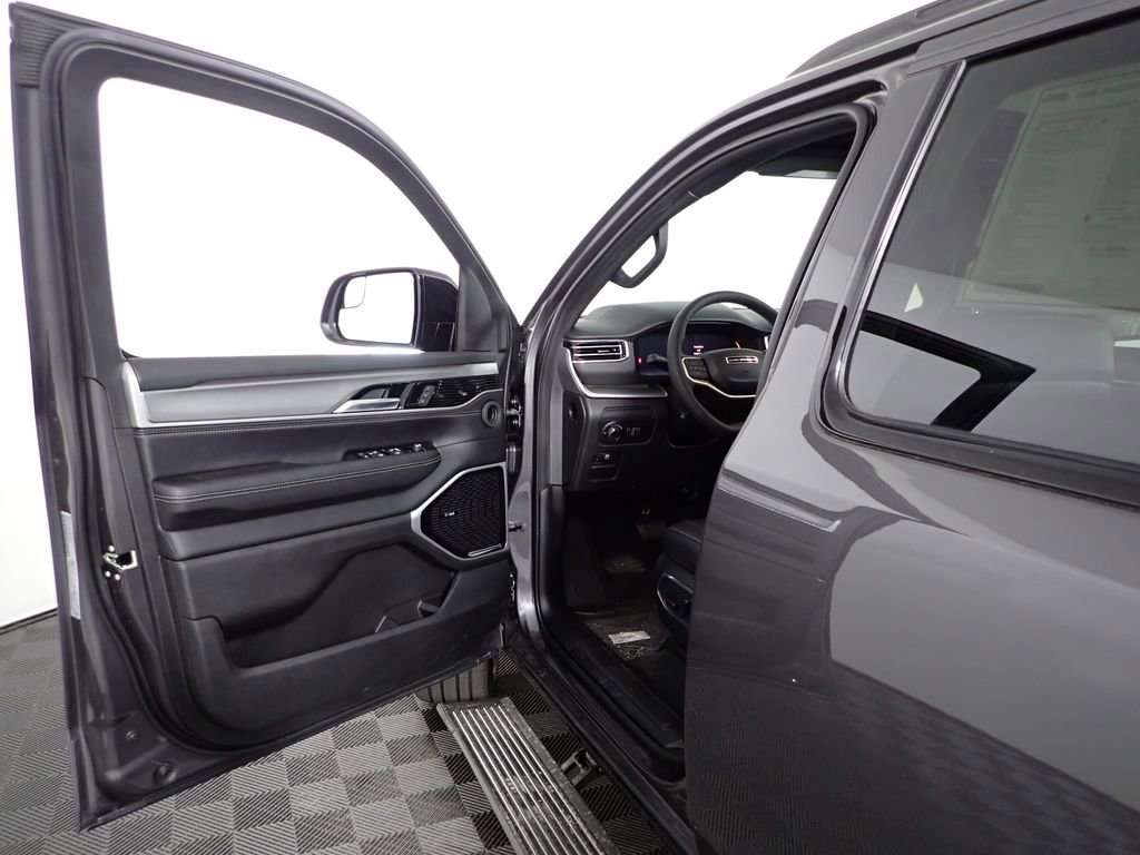 New 2026 Jeep Grand Wagoneer Limited AWD/4WD image 22