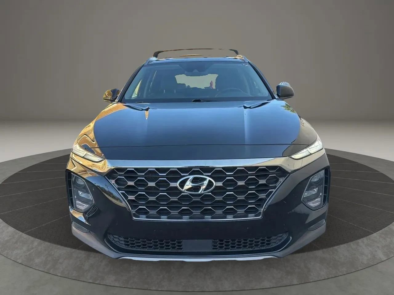 Used 2019 Hyundai Santa Fe SEL image 2