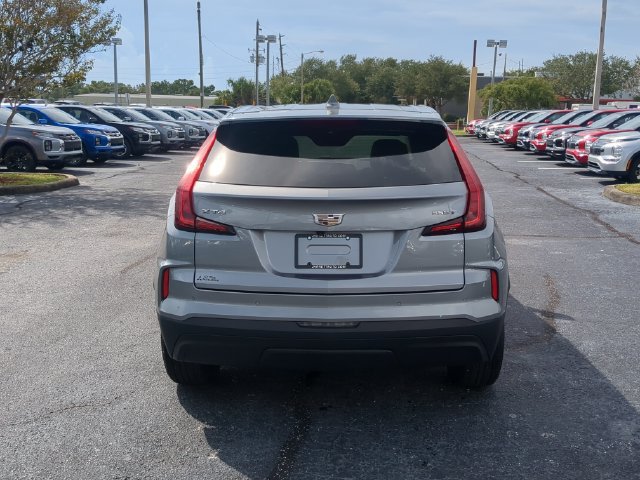 Used 2024 Cadillac XT4 Luxury w/ Cold Weather Package FWD image 7