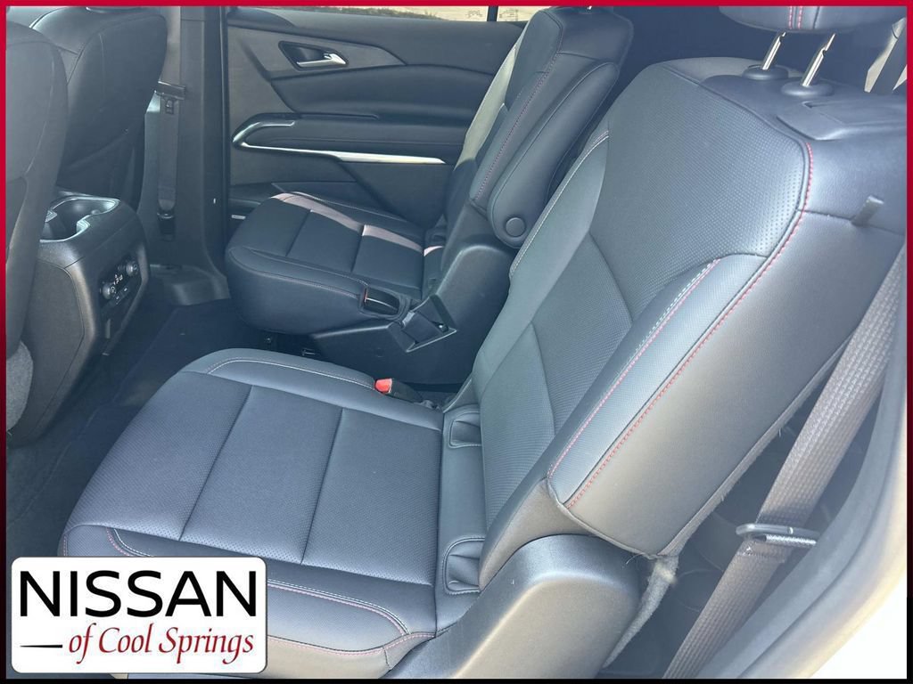 Used 2024 Chevrolet Traverse Z71 w/ Enhanced Driving Package AWD/4WD image 23