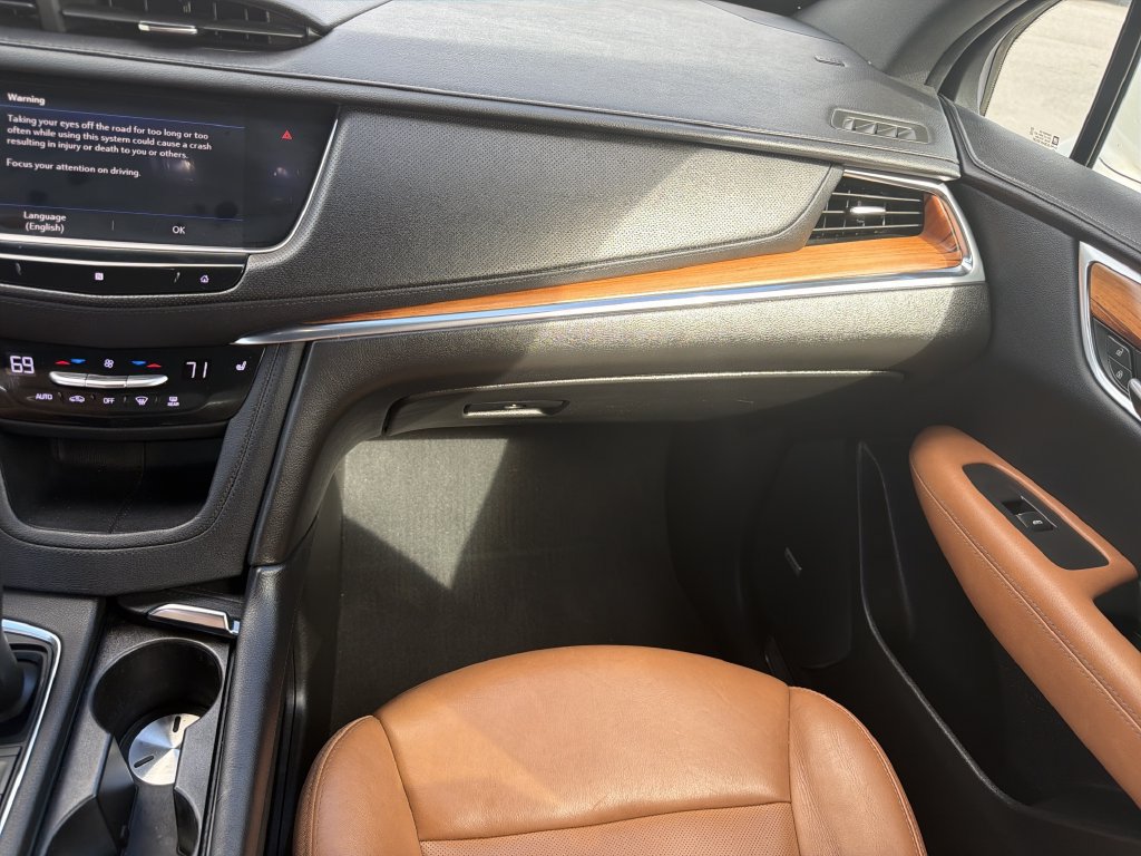 Used 2020 Cadillac XT5 Premium Luxury FWD image 16
