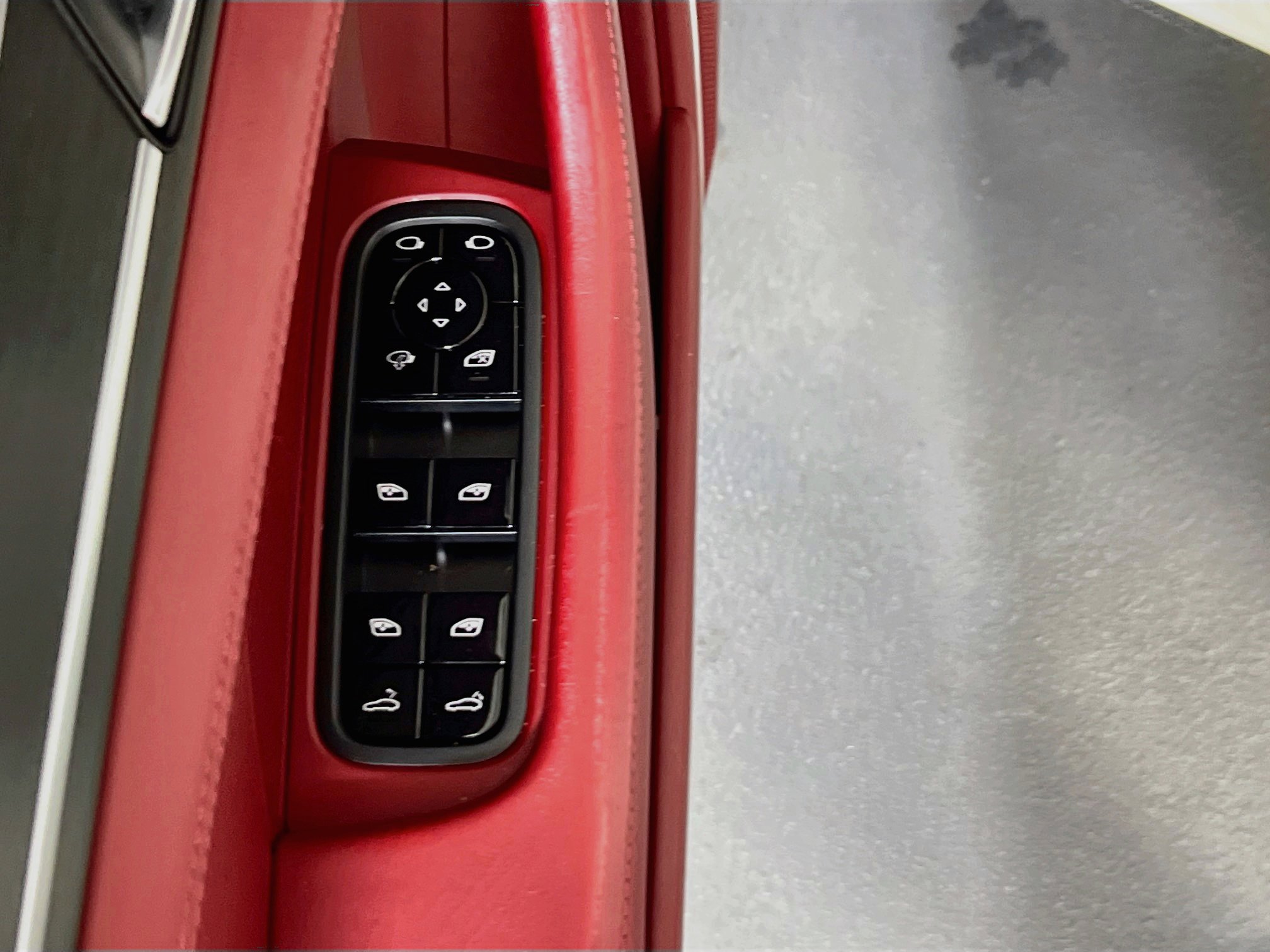 Used 2020 Porsche Panamera GTS image 18