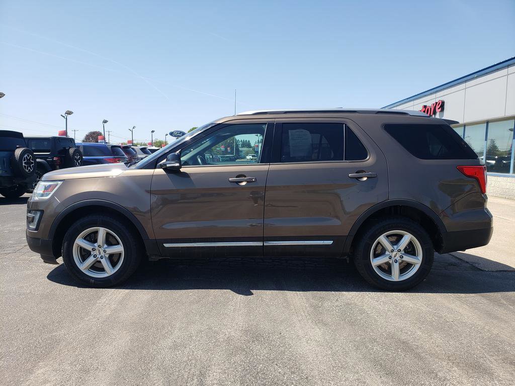 Used 2016 Ford Explorer XLT w/ Equipment Group 202A AWD/4WD image 7