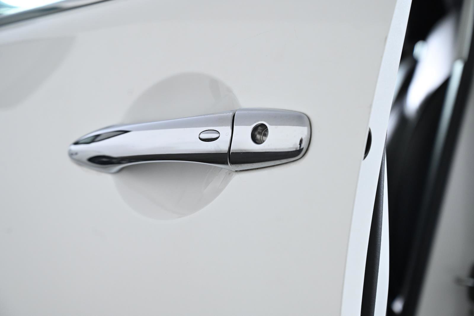 Used 2018 INFINITI QX80 4WD w/ Driver Assistance Package image 11