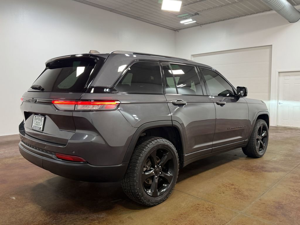 Used 2022 Jeep Grand Cherokee Altitude AWD/4WD image 34