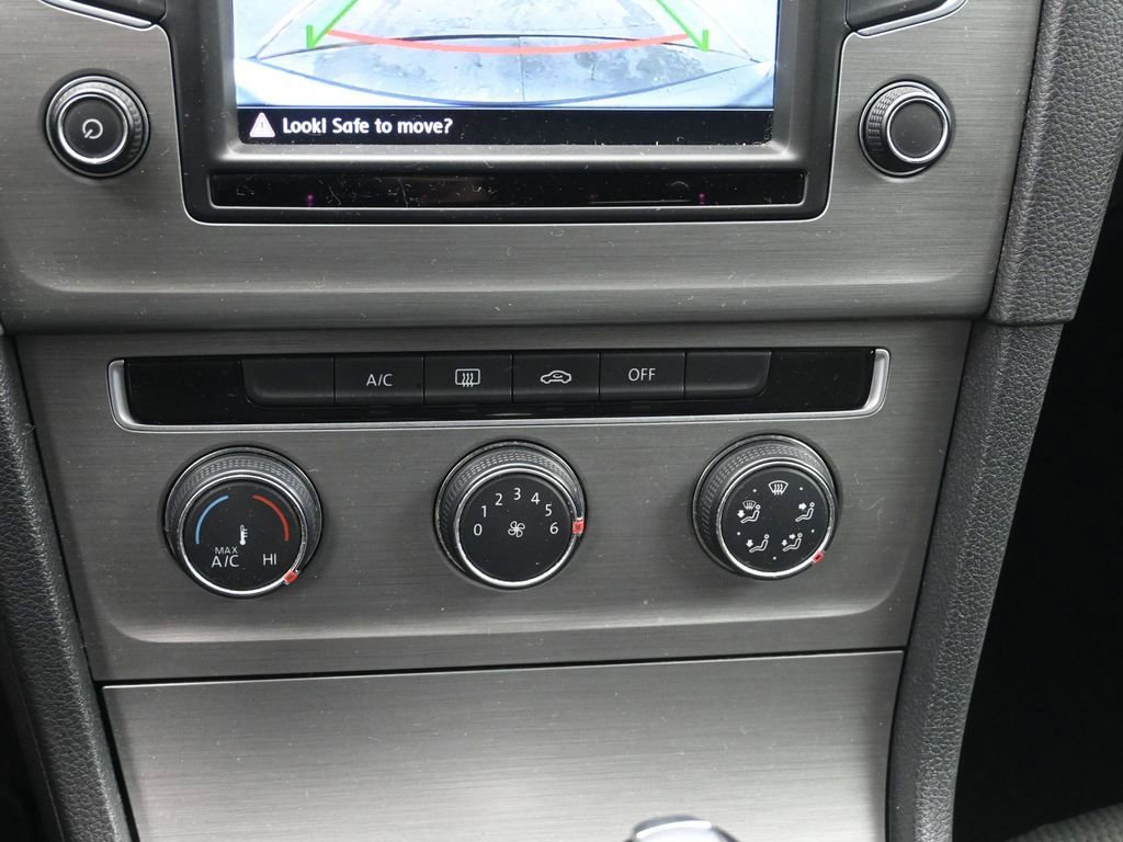 Used 2016 Volkswagen Golf S FWD image 15