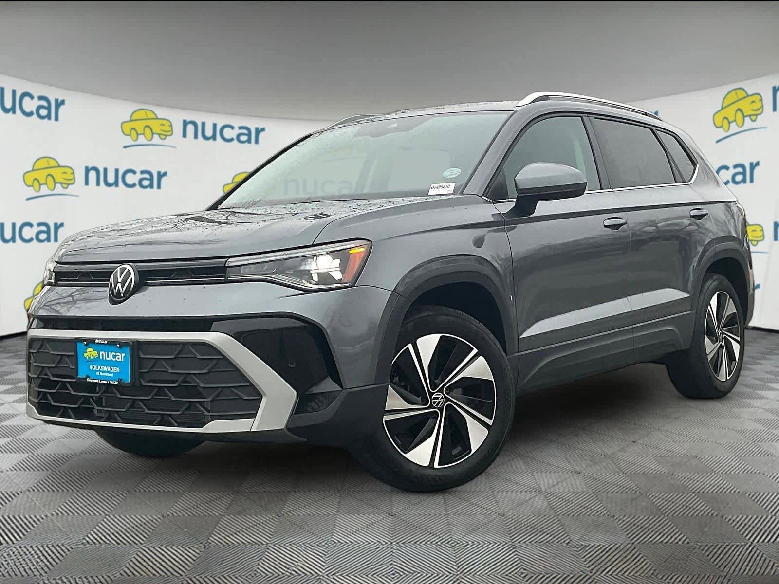 Used 2025 Volkswagen Taos SE w/ Panoramic Sunroof Package AWD/4WD image 3
