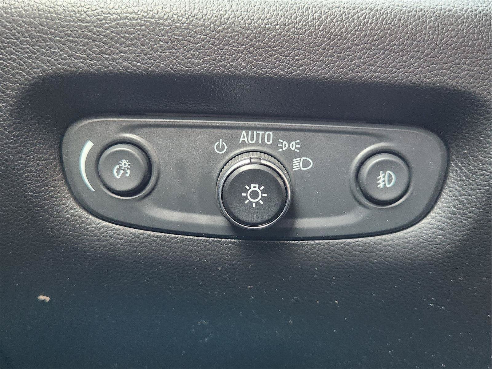 Certified 2021 Chevrolet Traverse LT FWD image 22