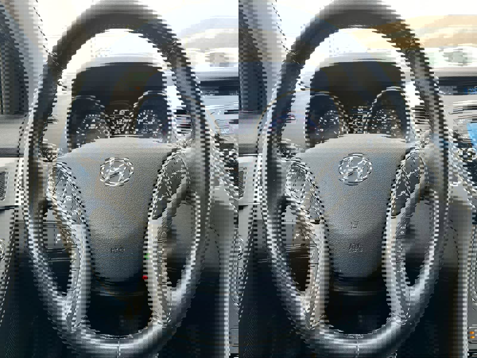 Used 2014 Hyundai Elantra Limited image 22