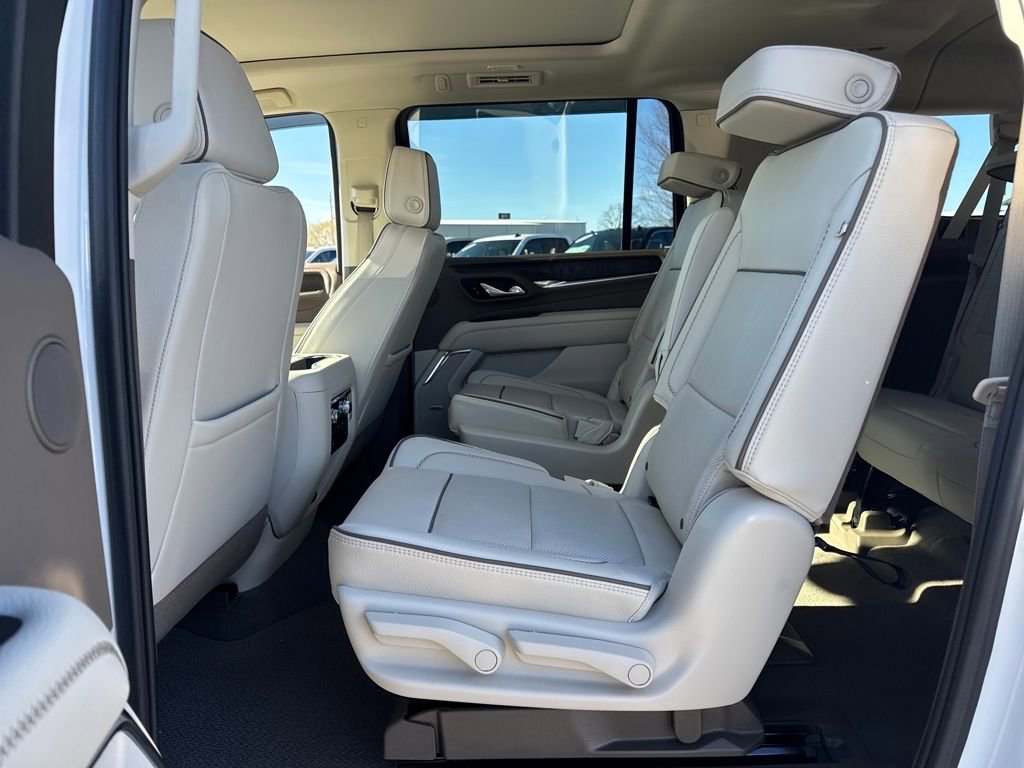 Used 2023 GMC Yukon XL Denali image 16