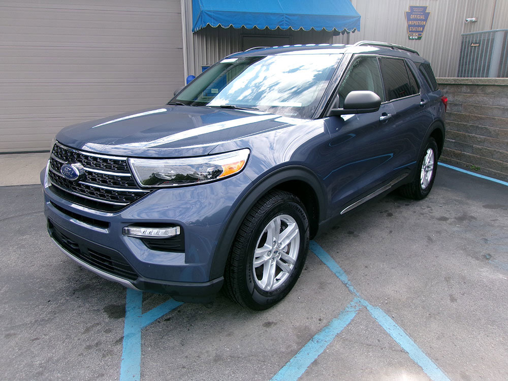 Used 2021 Ford Explorer XLT w/ Equipment Group 202A AWD/4WD image 1
