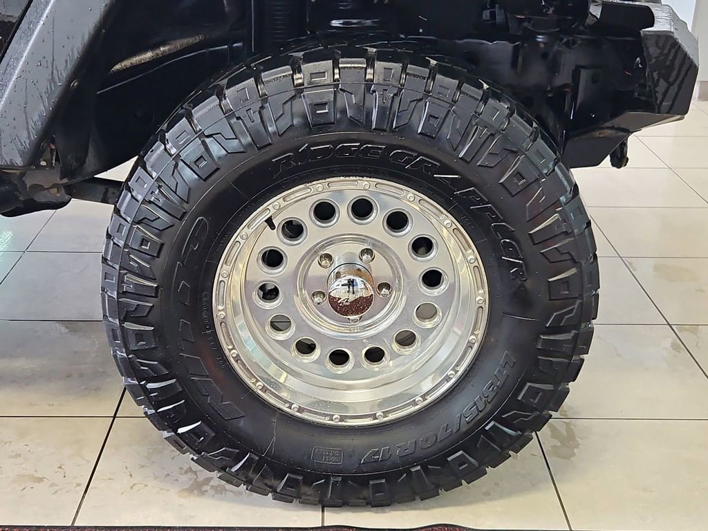 Used 2017 Jeep Wrangler Unlimited Rubicon w/ Connectivity Group image 30