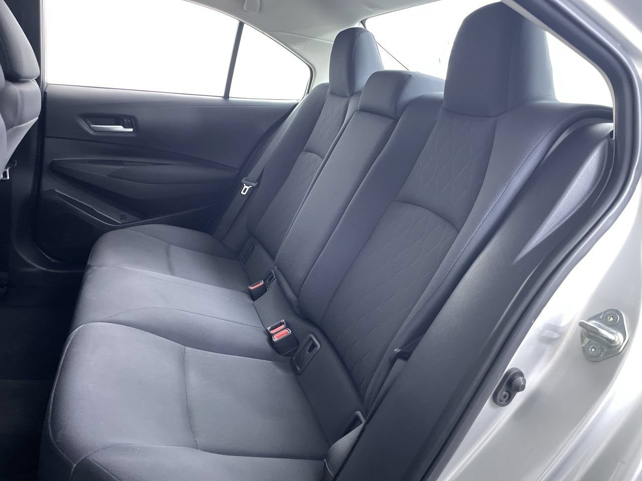 Used 2020 Toyota Corolla LE FWD image 19