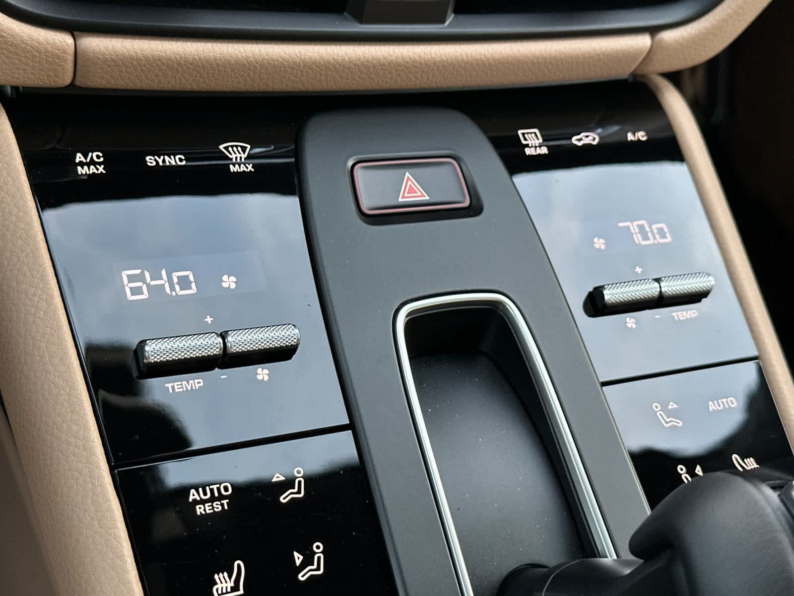 Certified 2025 Porsche Macan AWD/4WD image 23